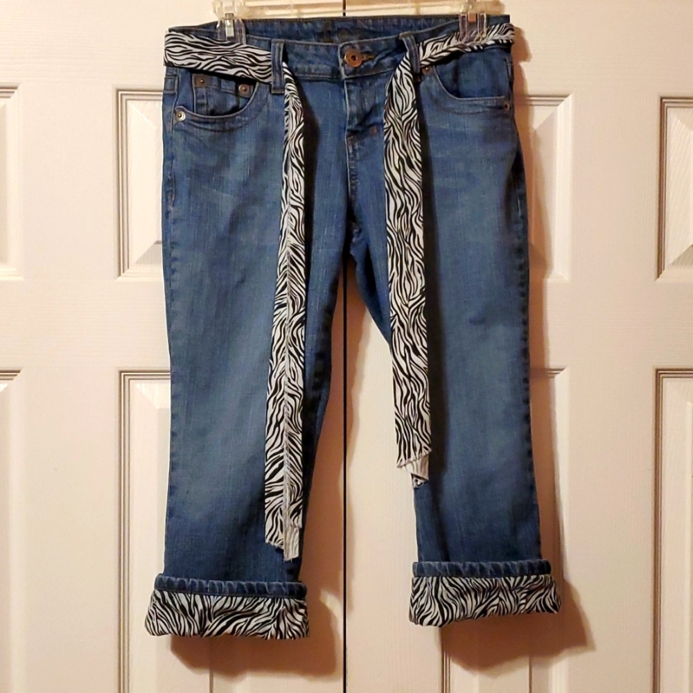 l.e.i. Cropped Jeans with Zebra cuffs on bottom & Zebra Belt